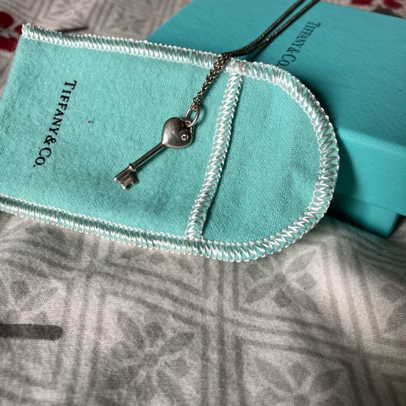 Authentic Tiffany& Co. heart key pendant necklace. 925 Silver & Diamond. Love - Picture 4 of 7